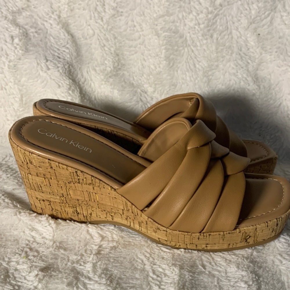 NWOT Calvin Klein Women's Beige Wedge Sandals - Picture 5 of 7